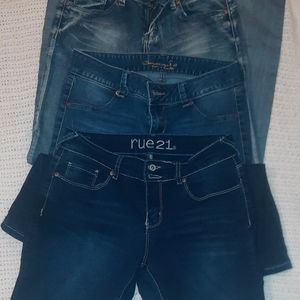 Lot of 3 pair Juniors jeans.  Rue 21, American Rag, and V.I.P. Jeans. Size 7/8.